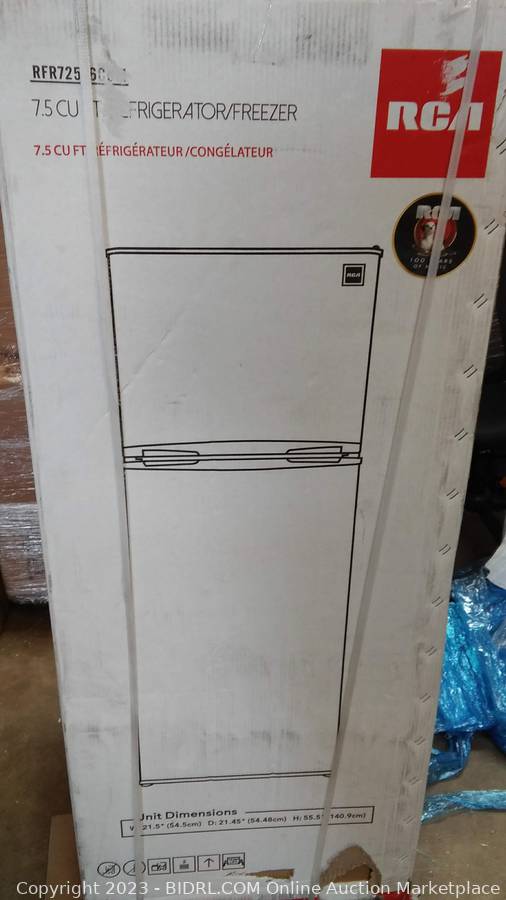  RCA RFR725 2 Door Apartment Size Refrigerator with